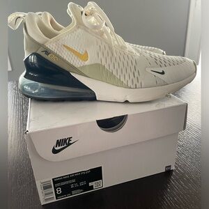 Nike Air Max 270 - 8W
